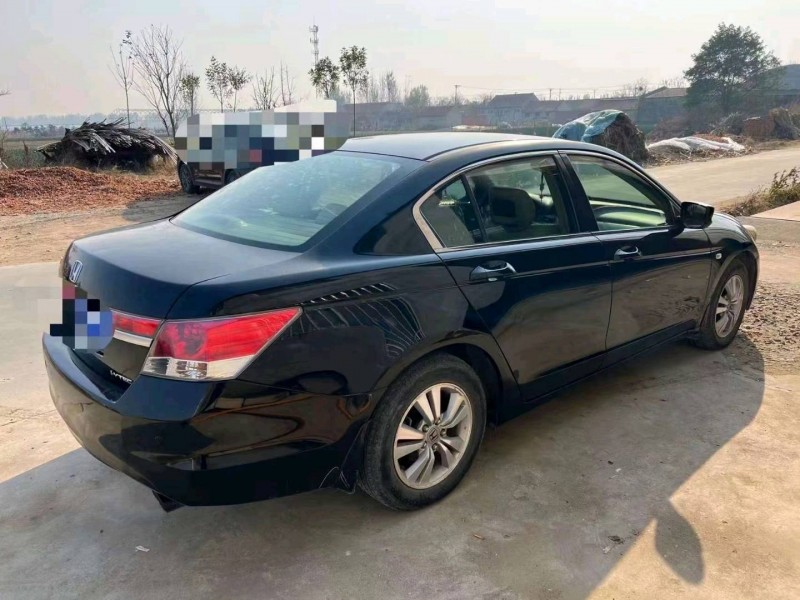 青岛11年本田雅阁7