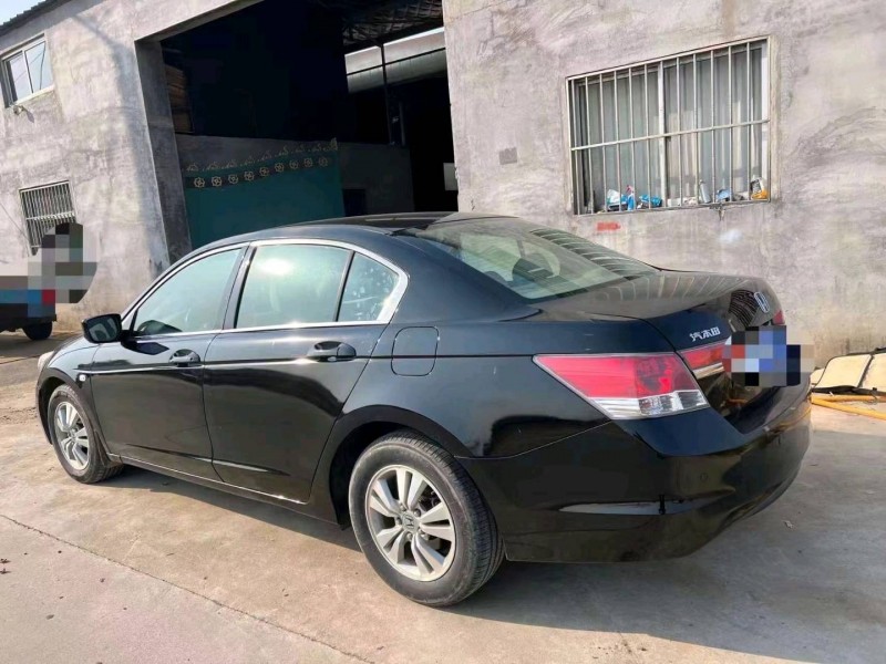 青岛11年本田雅阁8