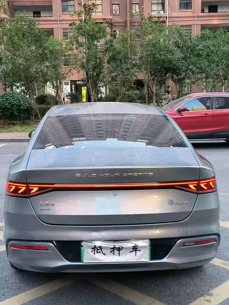 九江23年比亞迪秦8