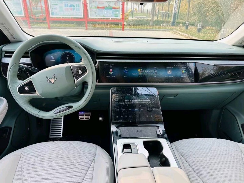 天津23年極狐汽車阿爾法4