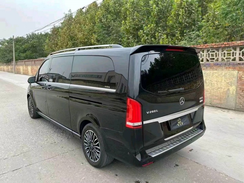 东营17年奔驰V6