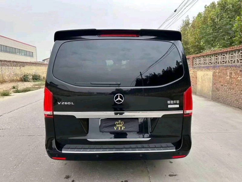 东营17年奔驰V7