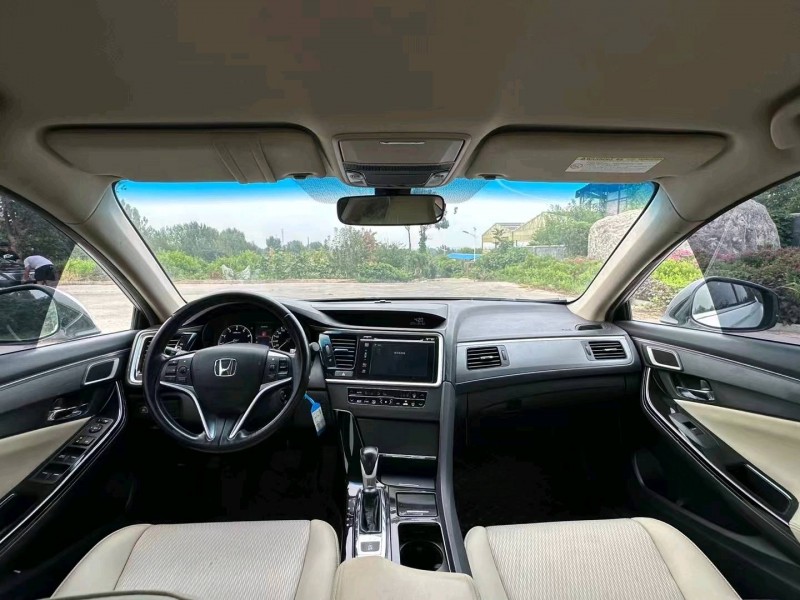 青岛16年本田思铂睿4