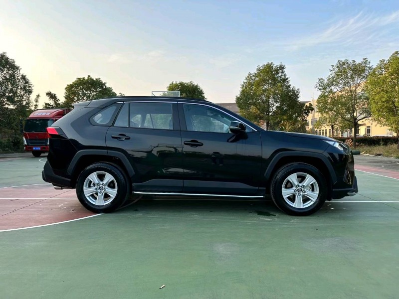 襄陽23年豐田RAV4榮放8