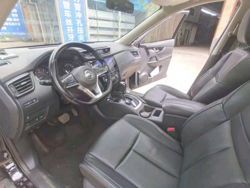 桂林20年日產奇駿7