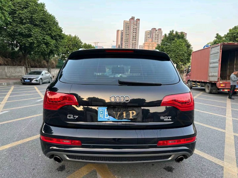 广州12年奥迪Q78