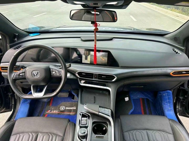 东营22年长安汽车UNI-T8