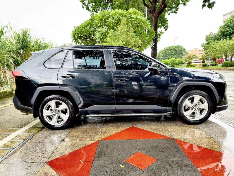 东莞21年丰田RAV4荣放8