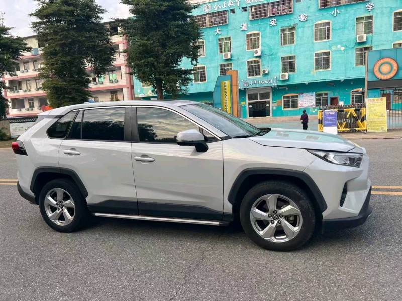 珠海20年丰田RAV4荣放2