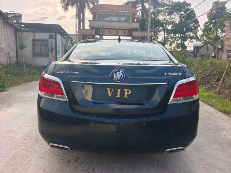 珠海11年别克君越8