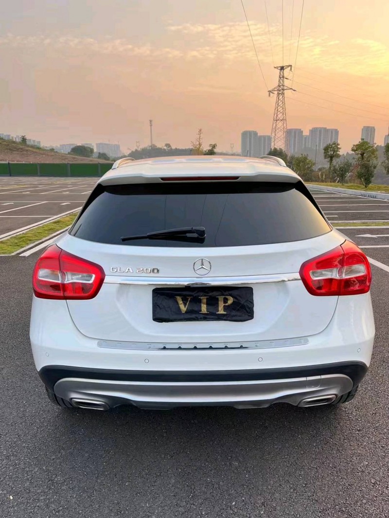 宜昌17年奔馳GLA9