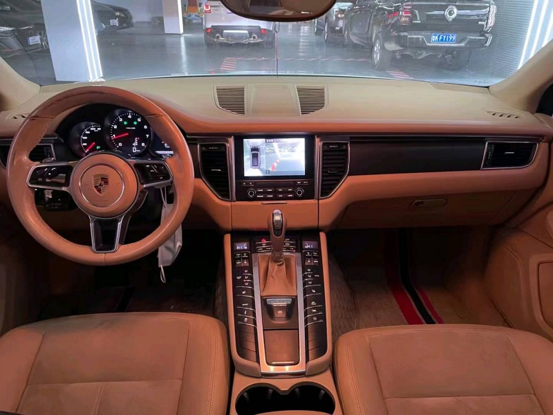 东营17年保时捷Macan7