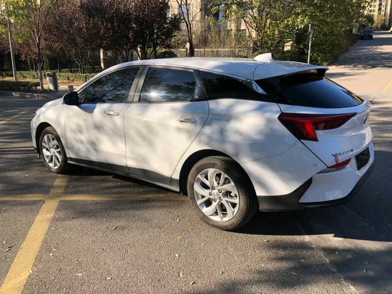 青岛23年别克微蓝8