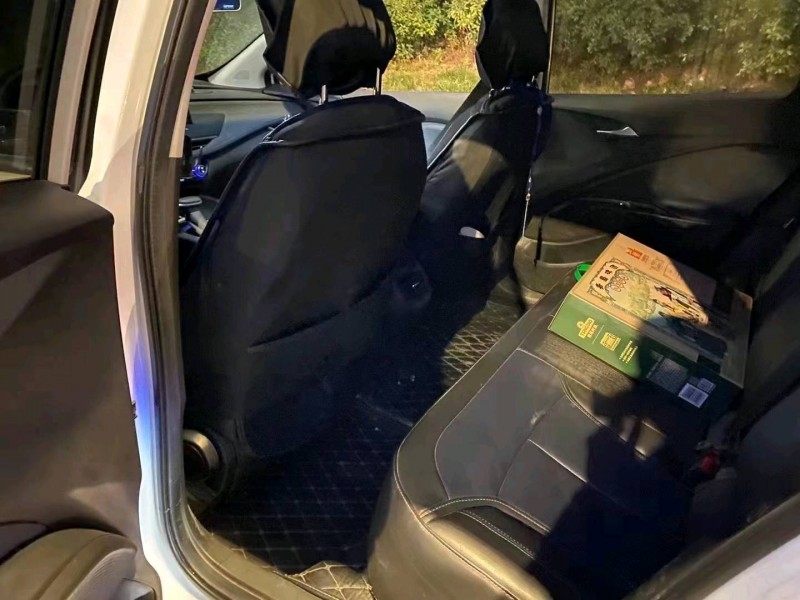 青岛22年别克微蓝6