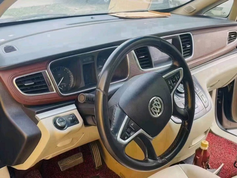 保定16年别克GL85