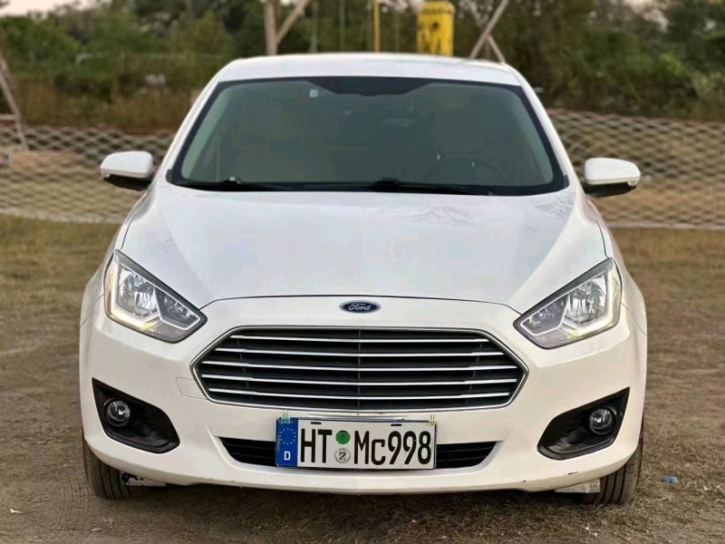 汕头17年福特福睿斯1