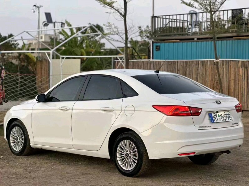 汕头17年福特福睿斯9