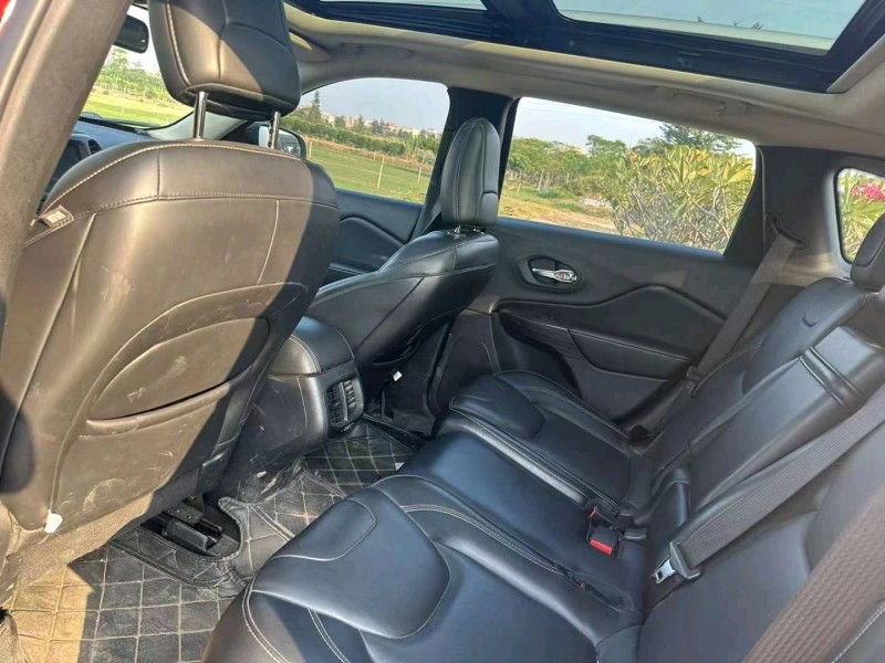 枣庄17年Jeep自由光6