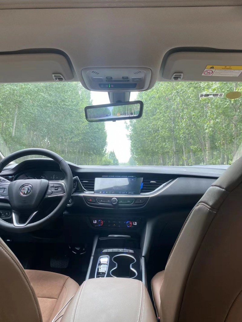 济宁23年别克君威5