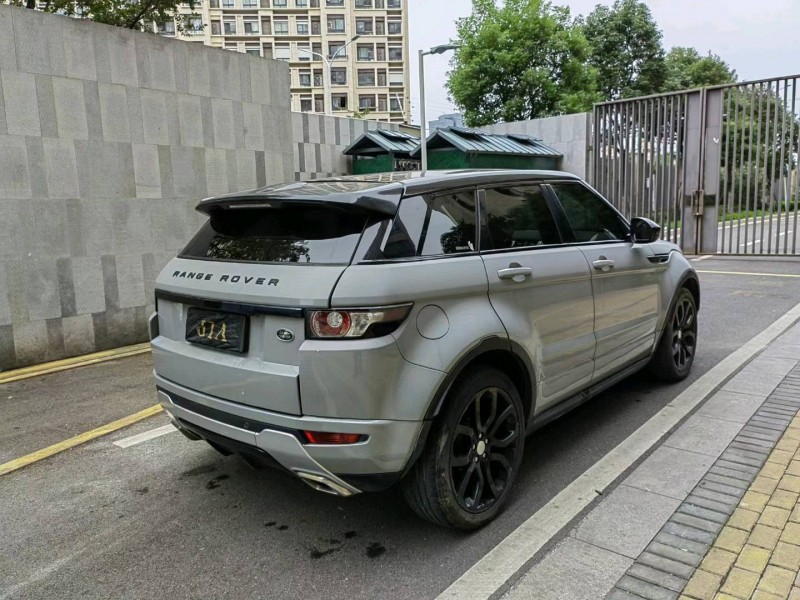 苏州14年路虎极光8