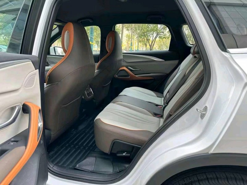 济宁23年比亚迪宋4