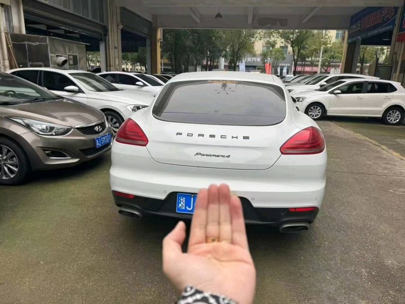 珠海17年保时捷帕拉梅拉4