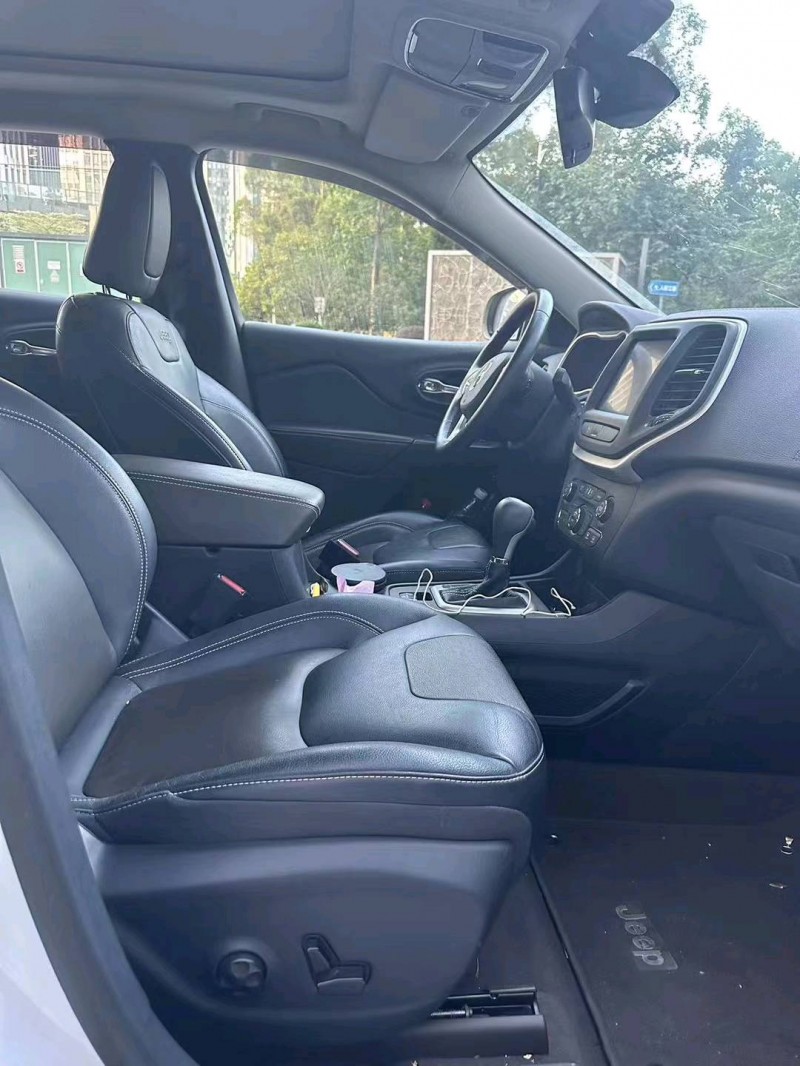 珠海17年Jeep自由光5