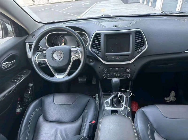 珠海17年Jeep自由光7