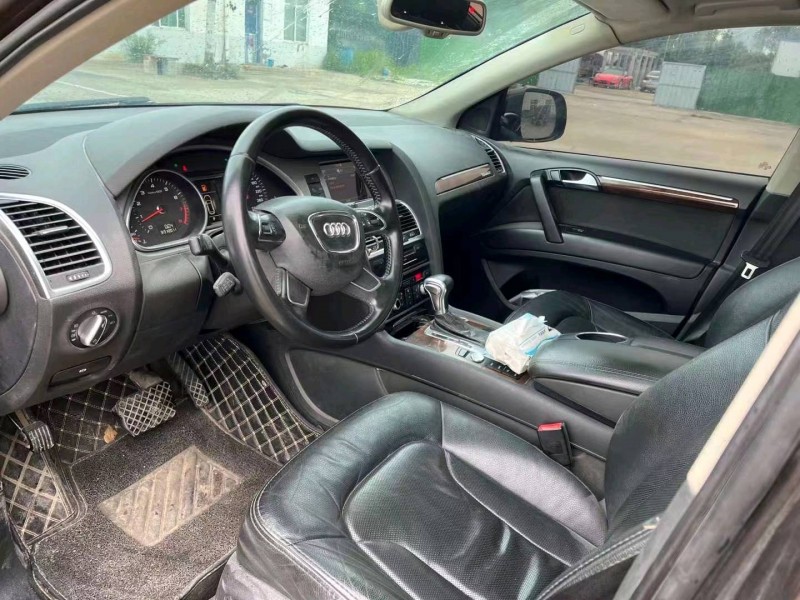 济宁13年奥迪Q75