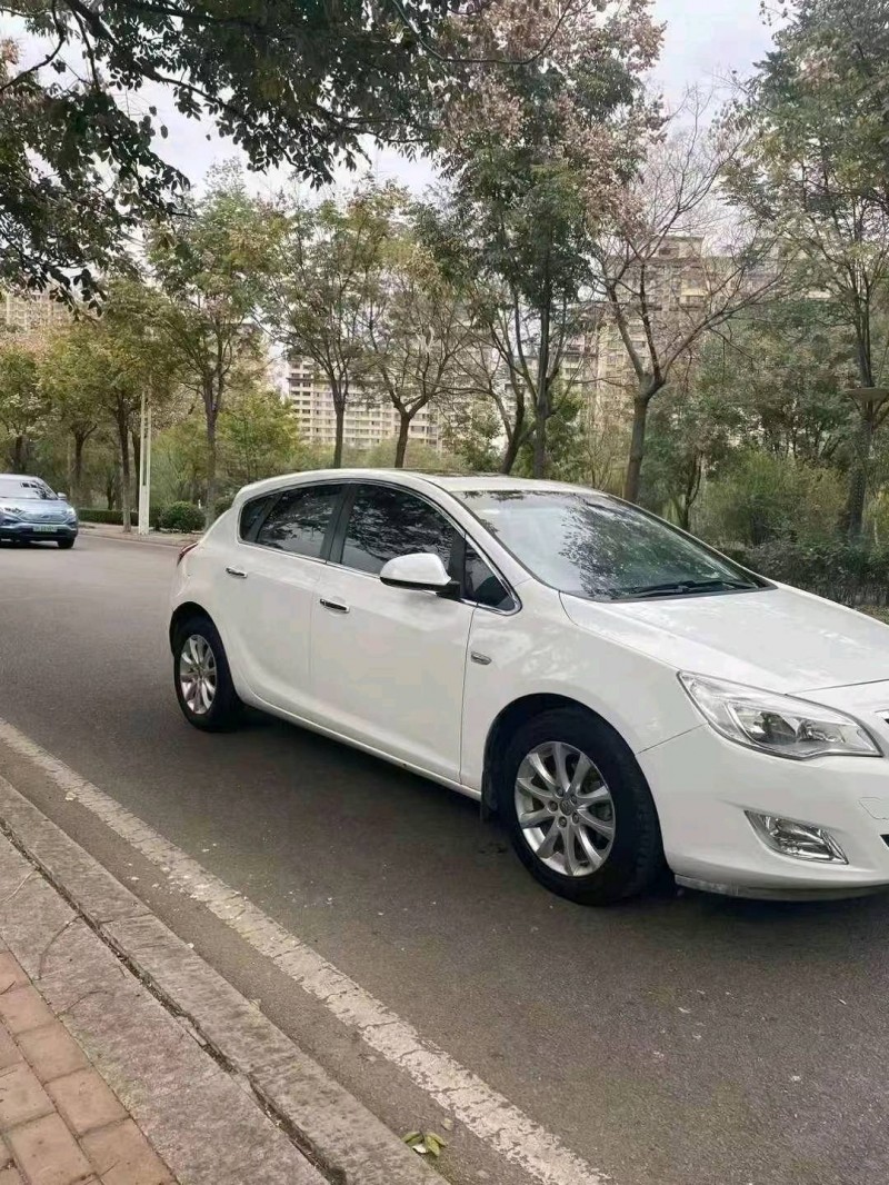 济宁14年别克英朗2