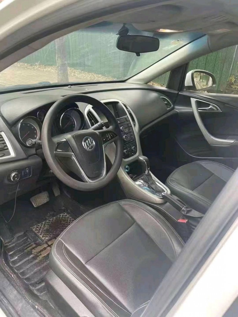 济宁14年别克英朗5