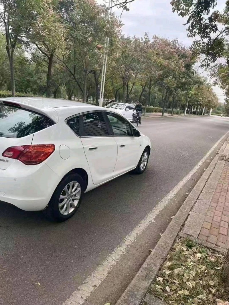 济宁14年别克英朗7