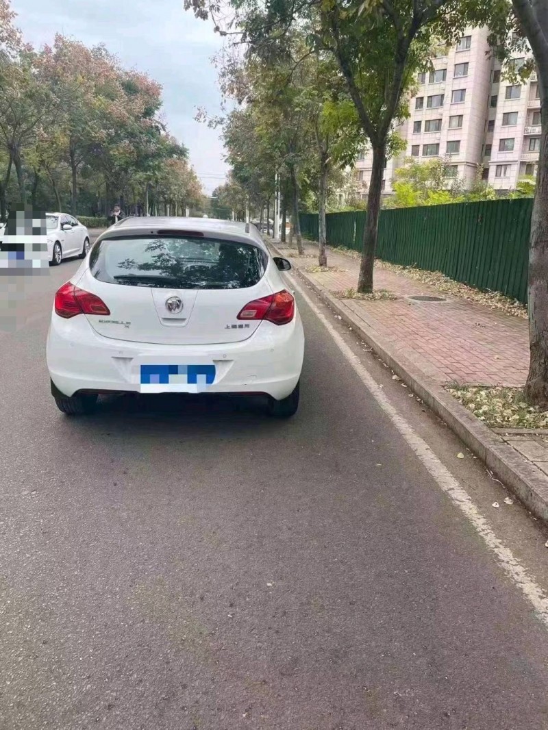 济宁14年别克英朗8