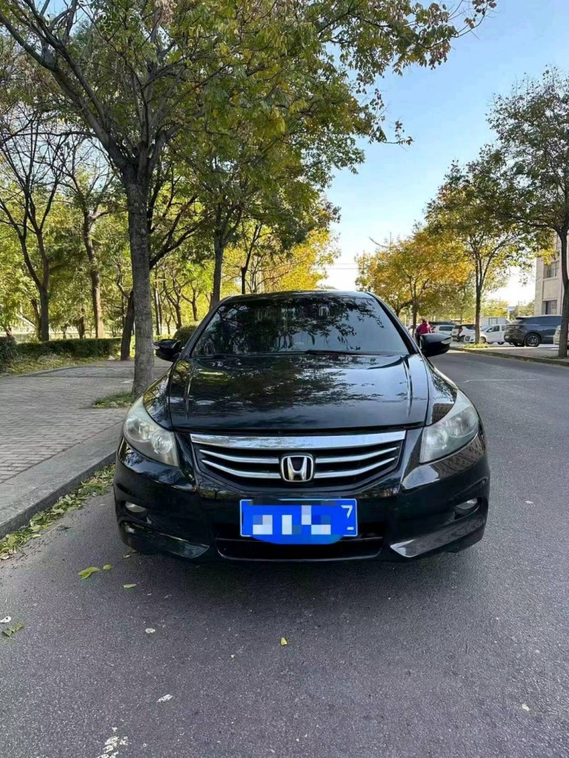 济宁11年本田雅阁1