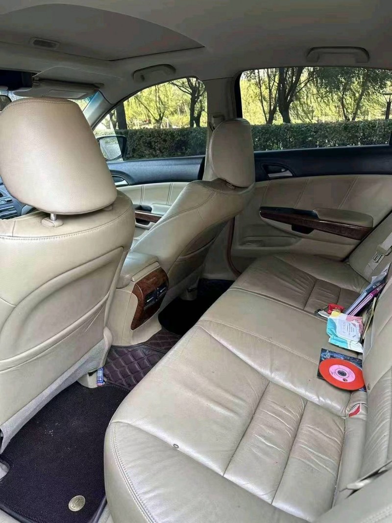 济宁11年本田雅阁4