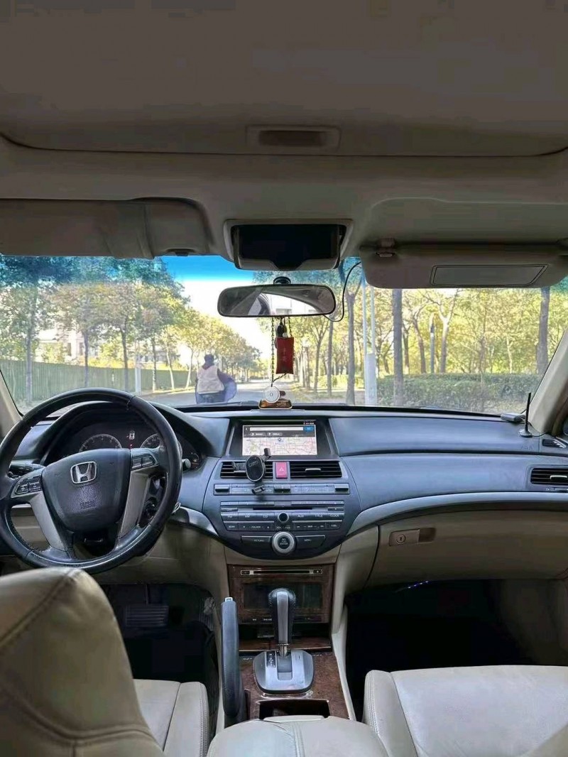 济宁11年本田雅阁5