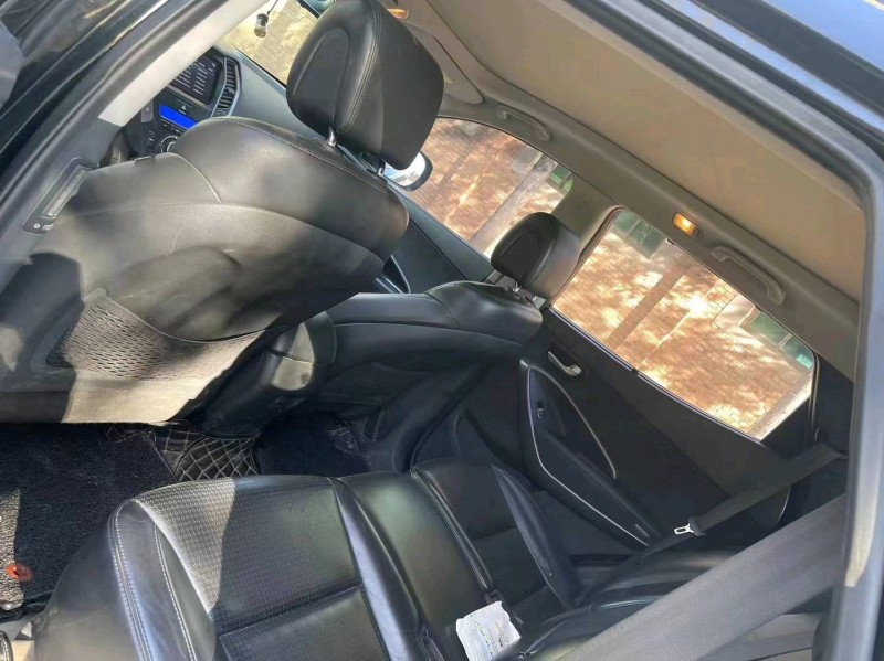 保定14年现代新胜达4