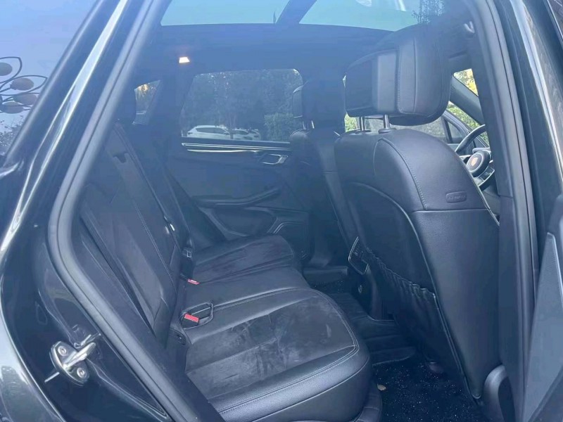 济宁19年保时捷Macan5
