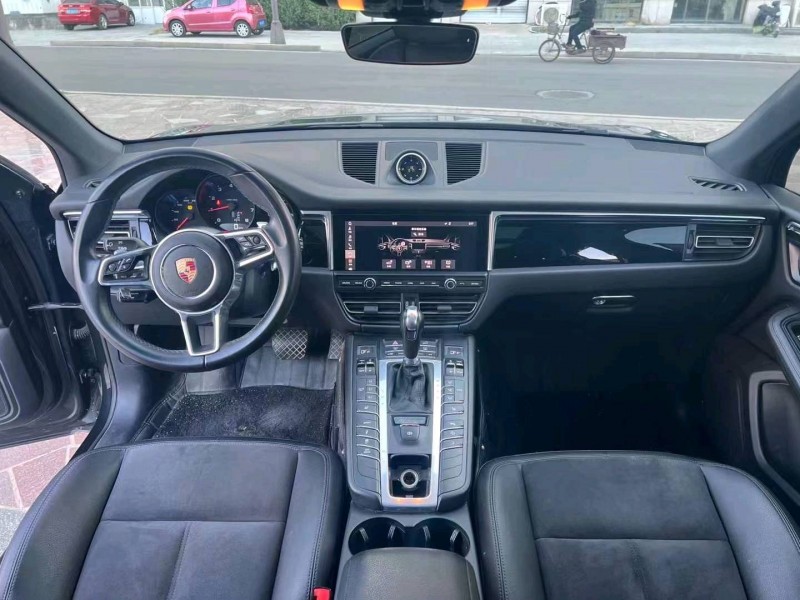 济宁19年保时捷Macan6