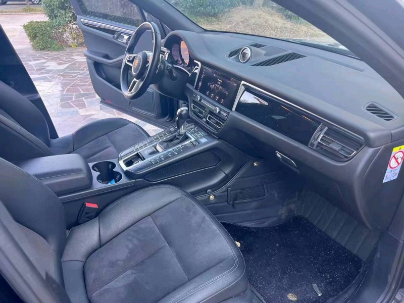 济宁19年保时捷Macan7