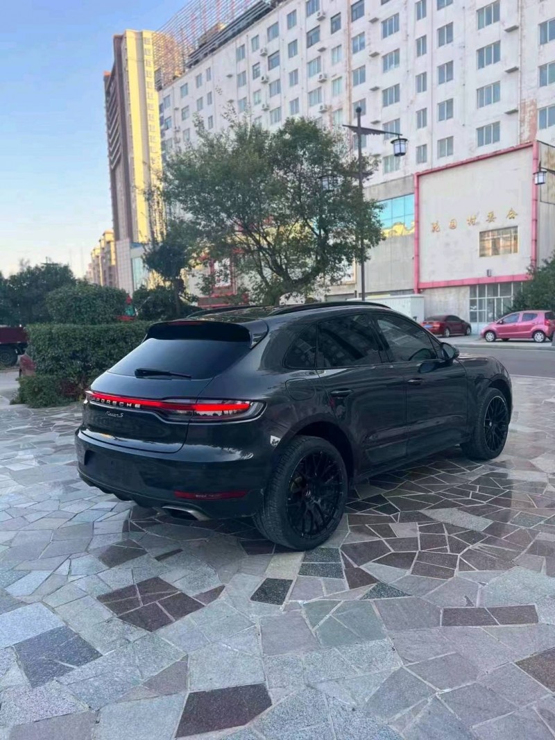 济宁19年保时捷Macan8
