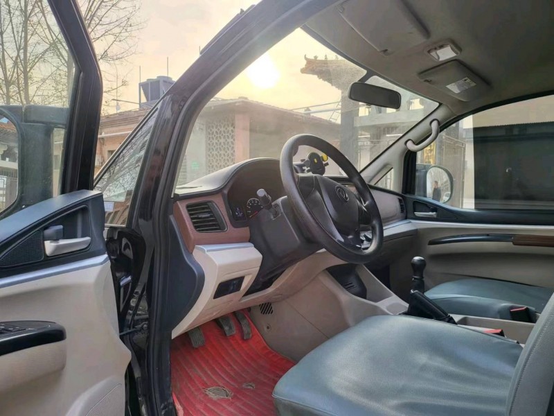 保定20年东风菱智7