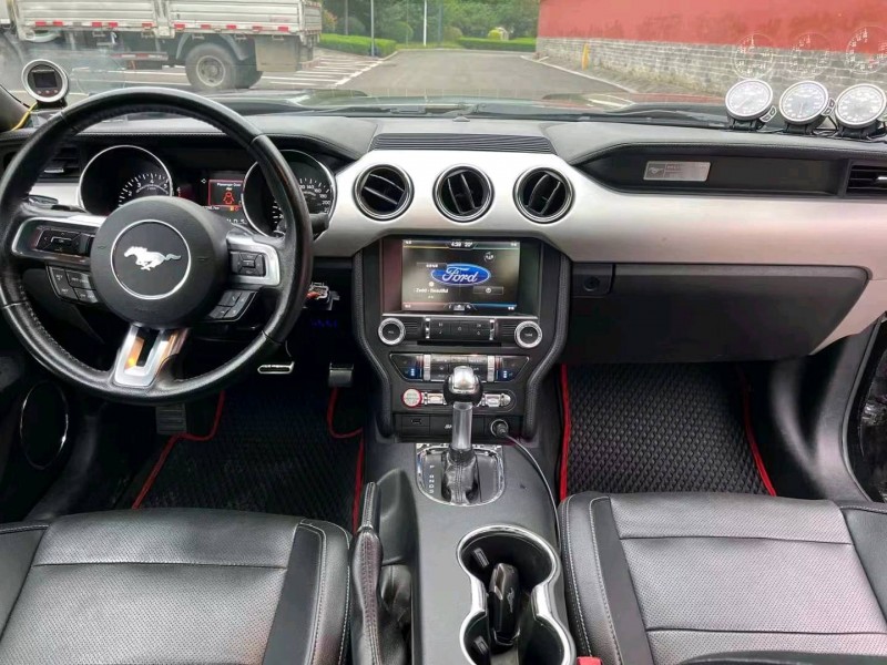 济宁16年福特野马6