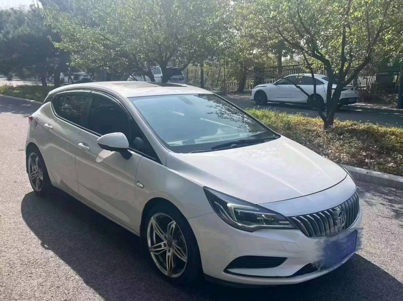 济南17年别克威朗2