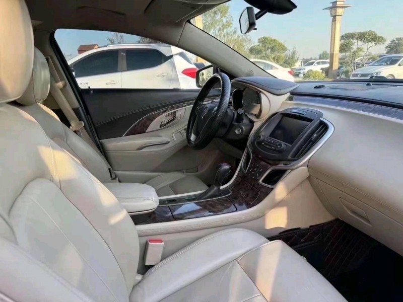 枣庄15年别克君越8