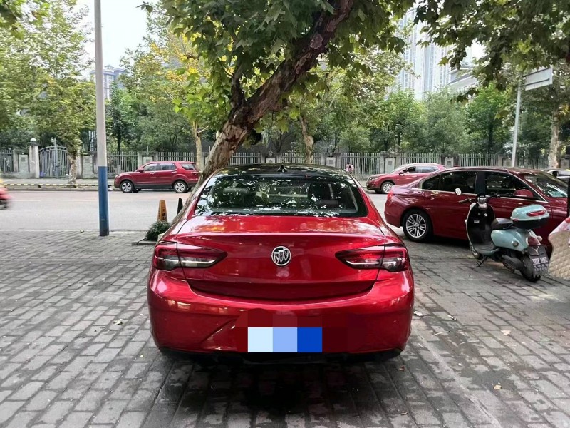 重庆18年别克君威5