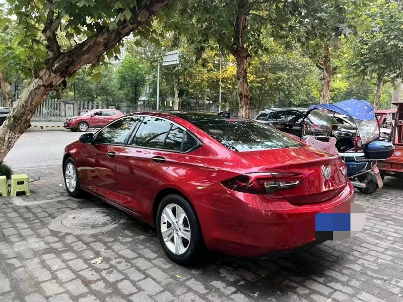 重庆18年别克君威6