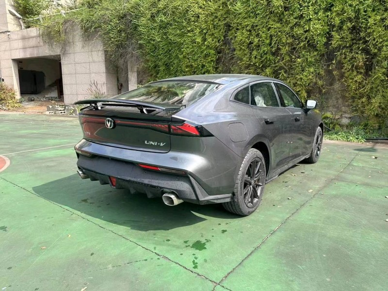 重庆23年长安汽车UNI-V5