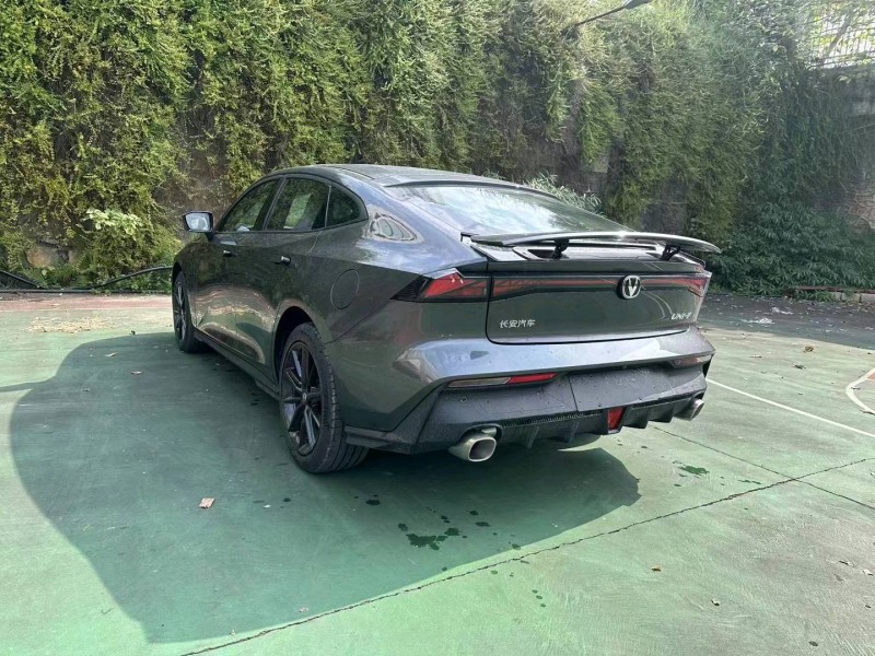 重庆23年长安汽车UNI-V6