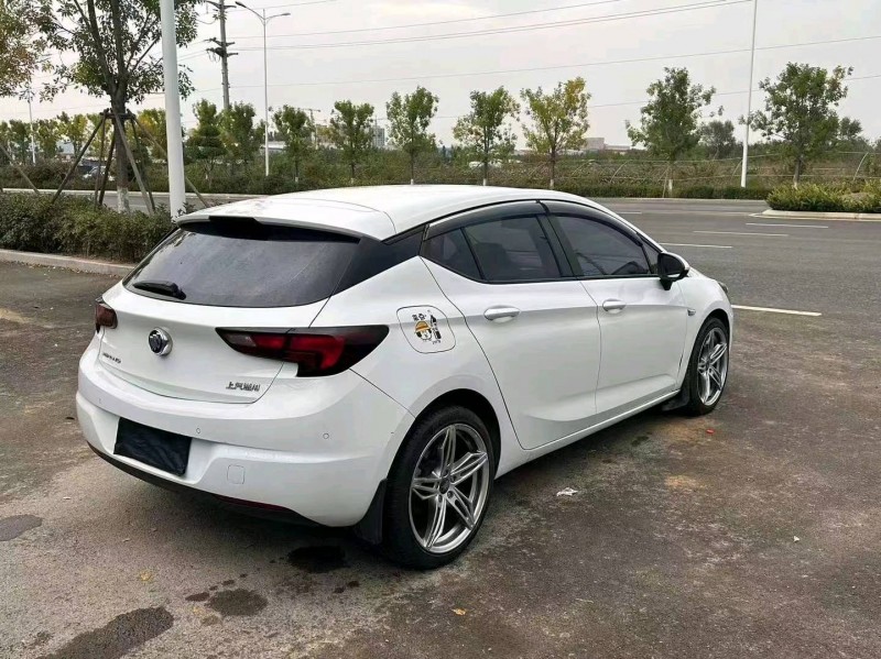 枣庄17年别克威朗2